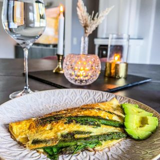 En av fördelarna att jobba hemma - är att kunna få äta en nygjord omelett till lunch🥚🥑😋

#helsingborg #linsalusen